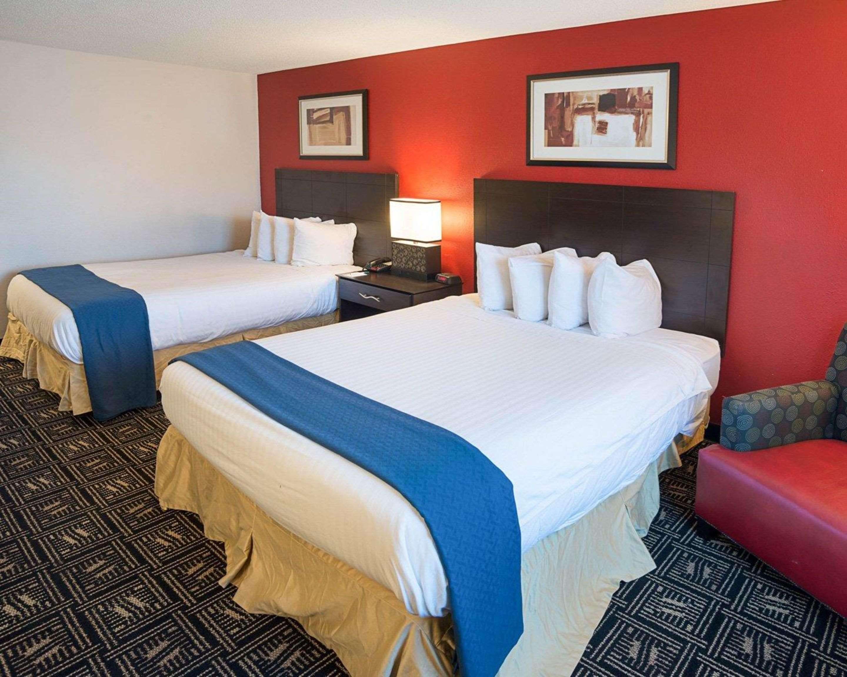 Quality Inn Brooklyn Center Exterior photo