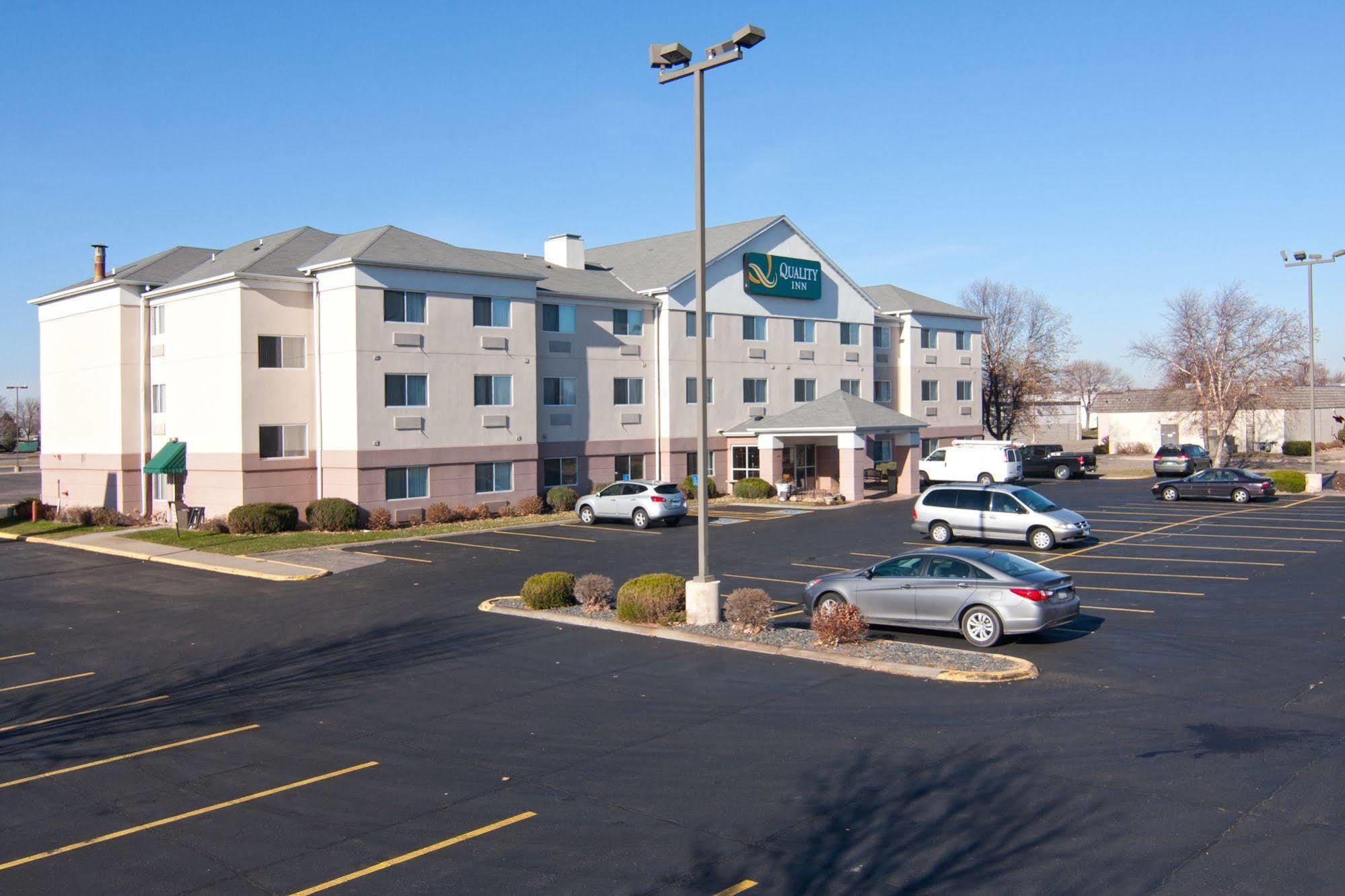 Quality Inn Brooklyn Center Exterior photo